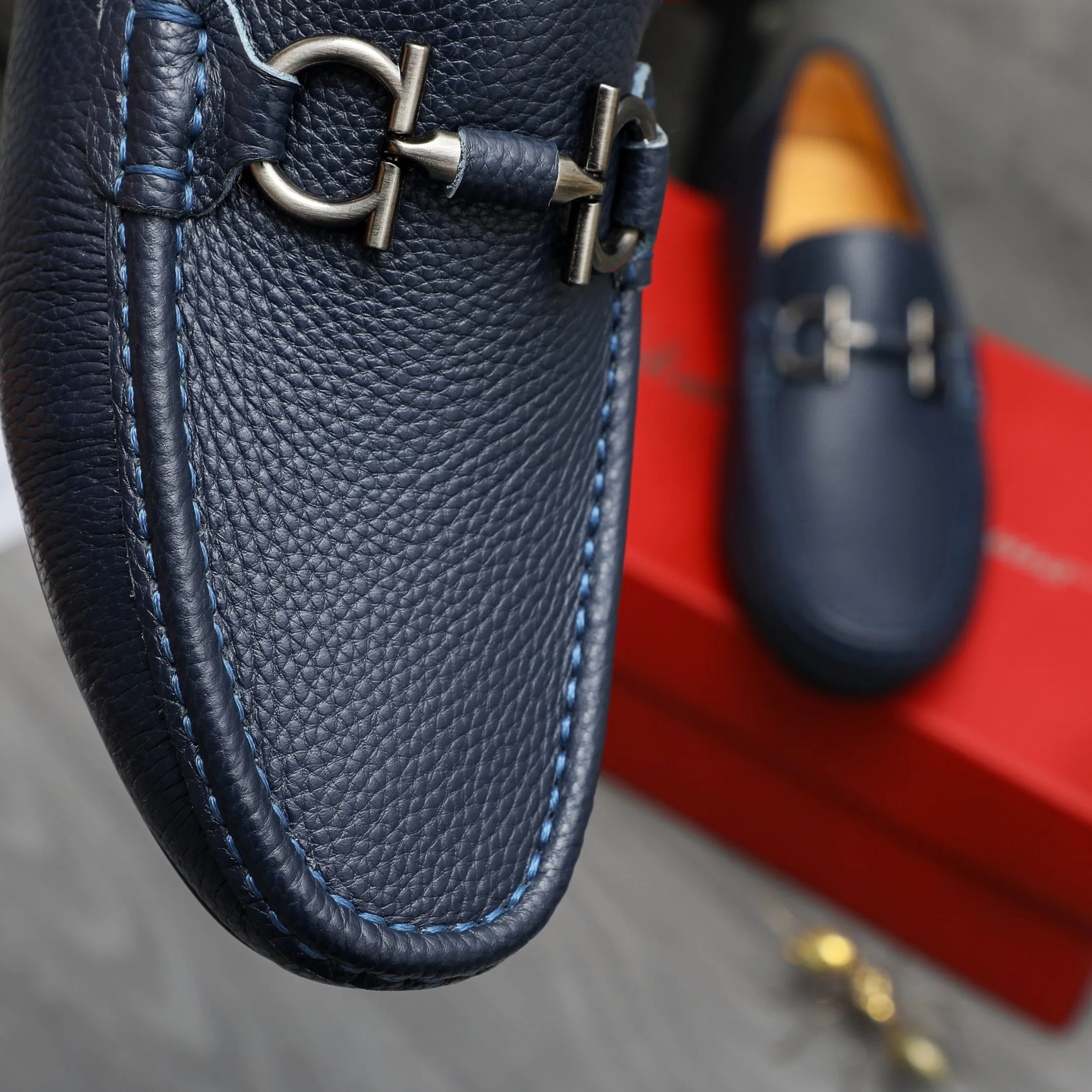 Men's shoes 💰p380 Product trademark: Ferragamo " Ferragamo ] Casual slip-on men's shoes Regular size: 38-45 Product material: Selected pebbled cowhide upper, pigskin lining, rubber outsole